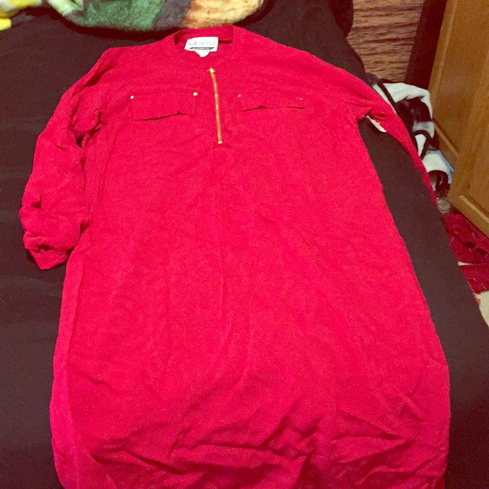 I’m selling a red dress